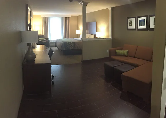 Comfort Inn & Suites Pittsburgh South